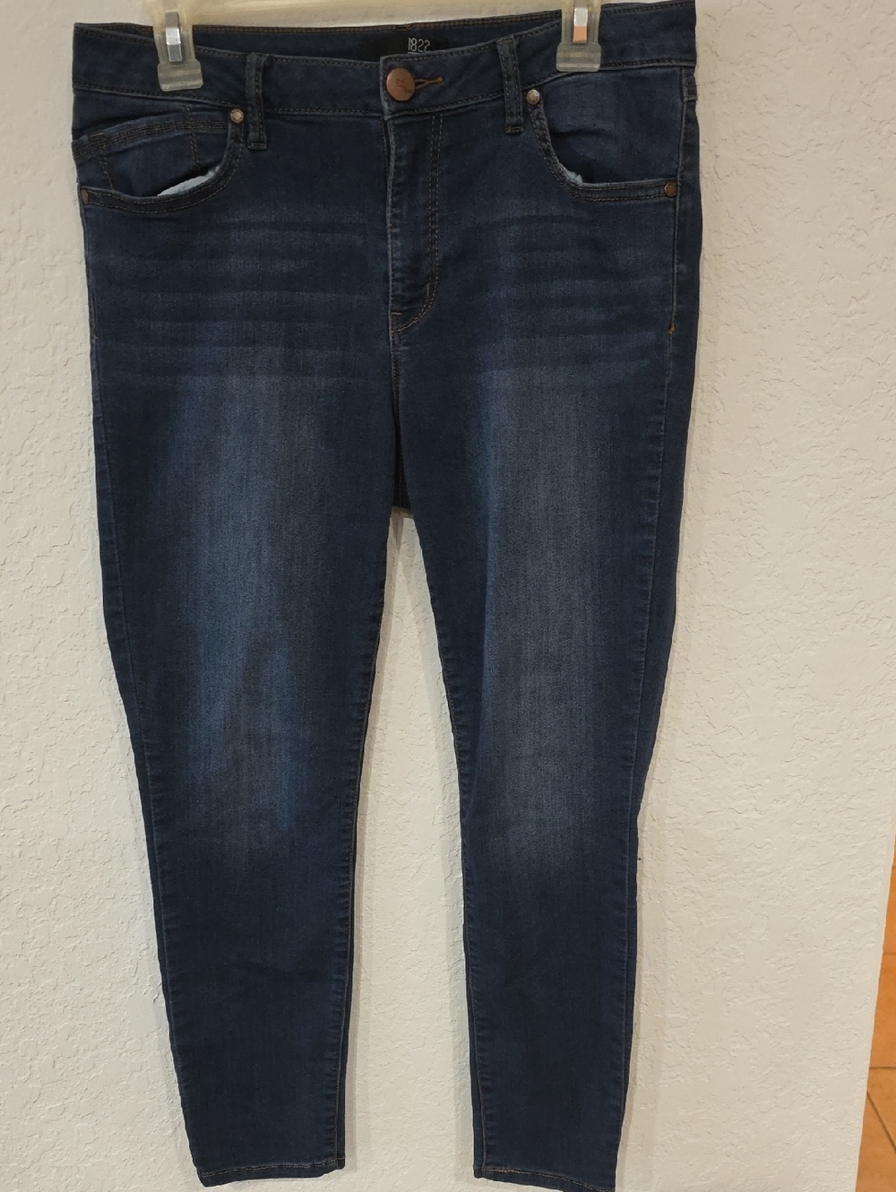 1822 Denim Dark Wash Skinny Jeans